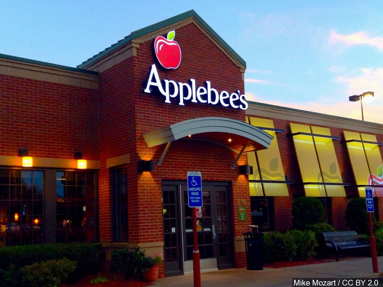 Applebee's and Columbia County respond to social distancing concerns WFXG