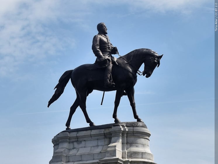 Robert E. Lee statue removed in Charlottesville - WFXG