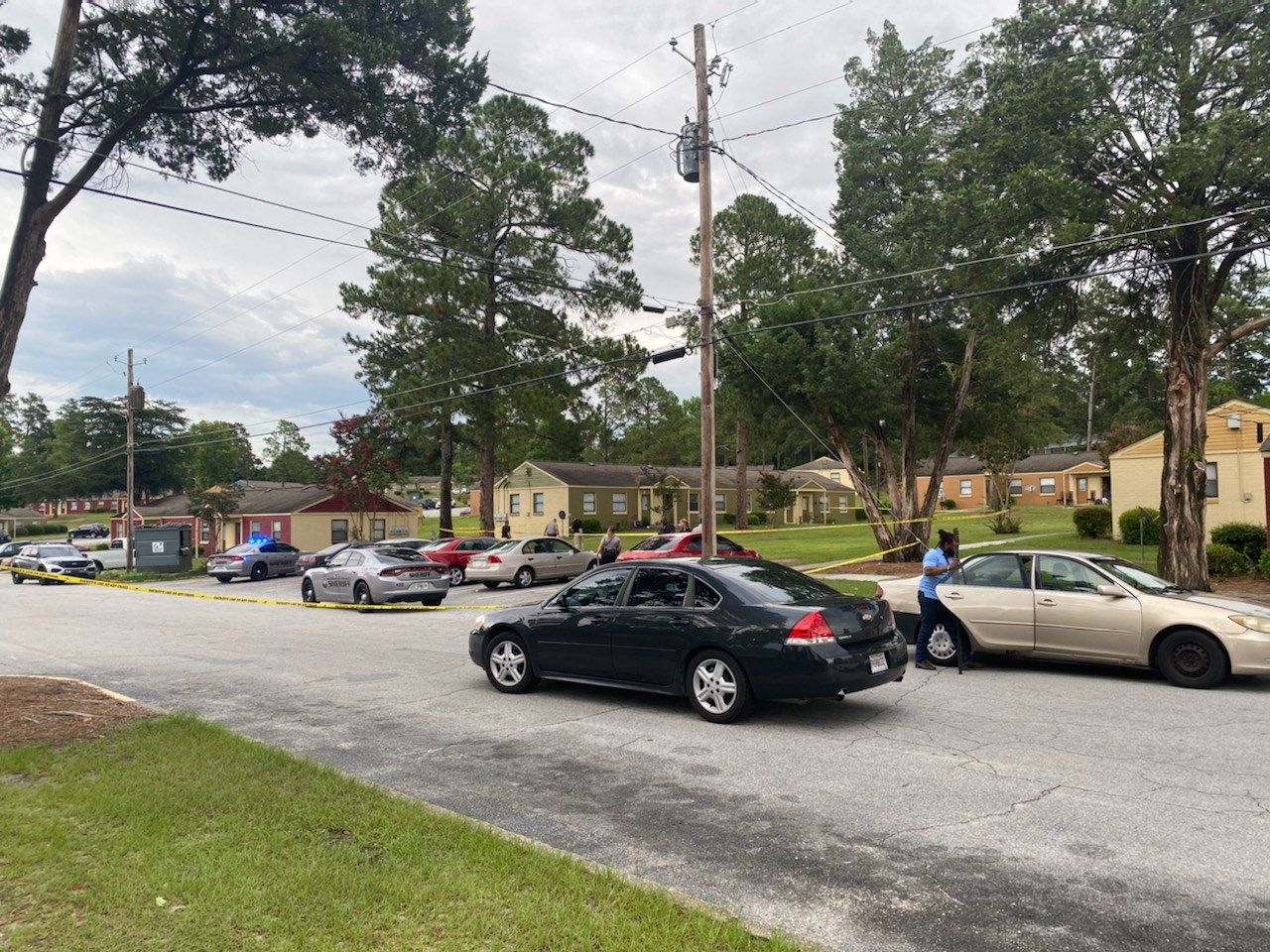 One injured in shooting at Fox Den Apartments WFXG