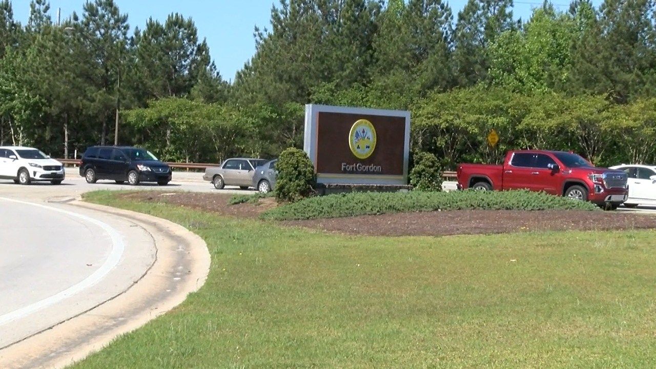 Local U.S. Representatives visit Fort Gordon for tour of facilities WFXG