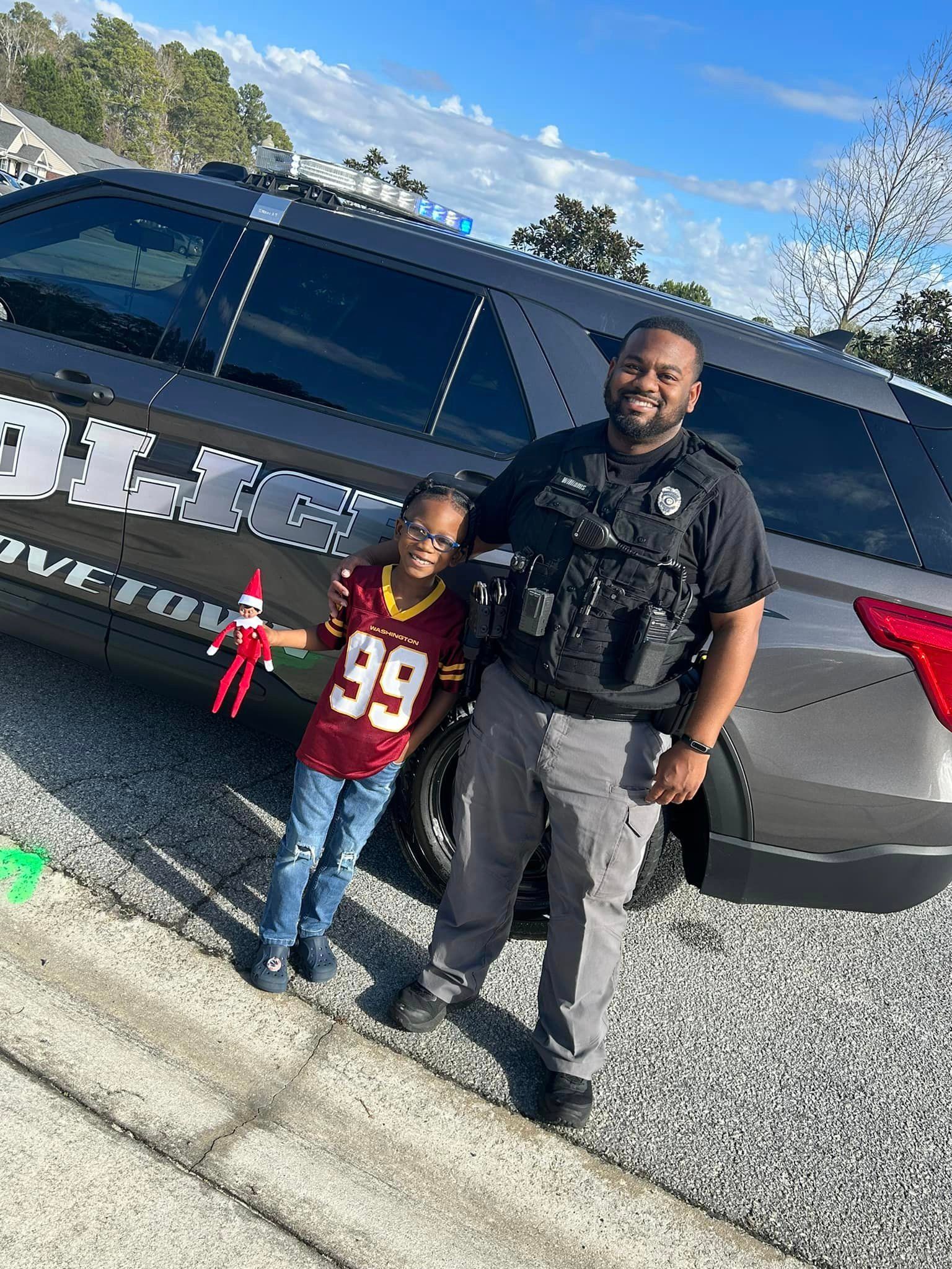 Grovetown Police officer helps Clyde the Elf find the right home WFXG